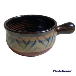 Blue Spruce Pottery Handled Bowl‎